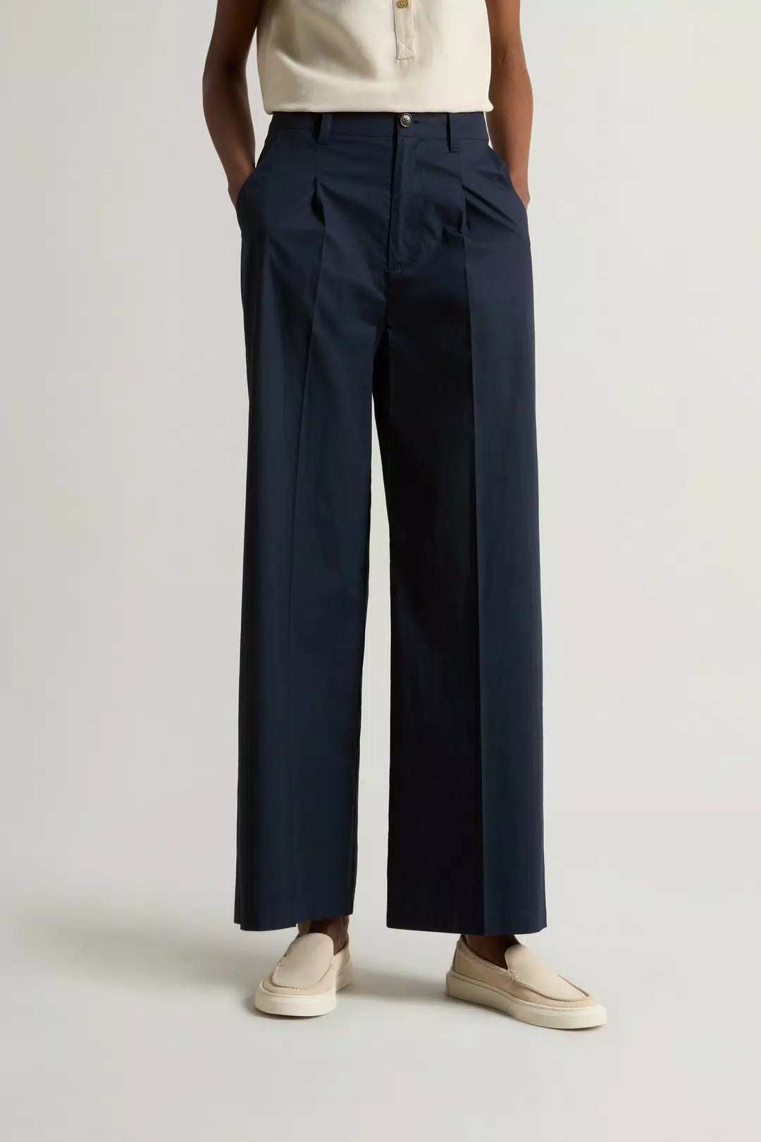 Foto di PANTALONE DONNA WOOLRICH CFWWTR0219FRUT3944 - Categoria: | Brand: WOOLRICH