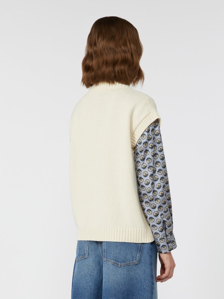 GILET IN MAGLIA
Filato in maglia 60% Cotone, 40% Acrilica DONNA WEEKEND MaxMara CRUSCA002