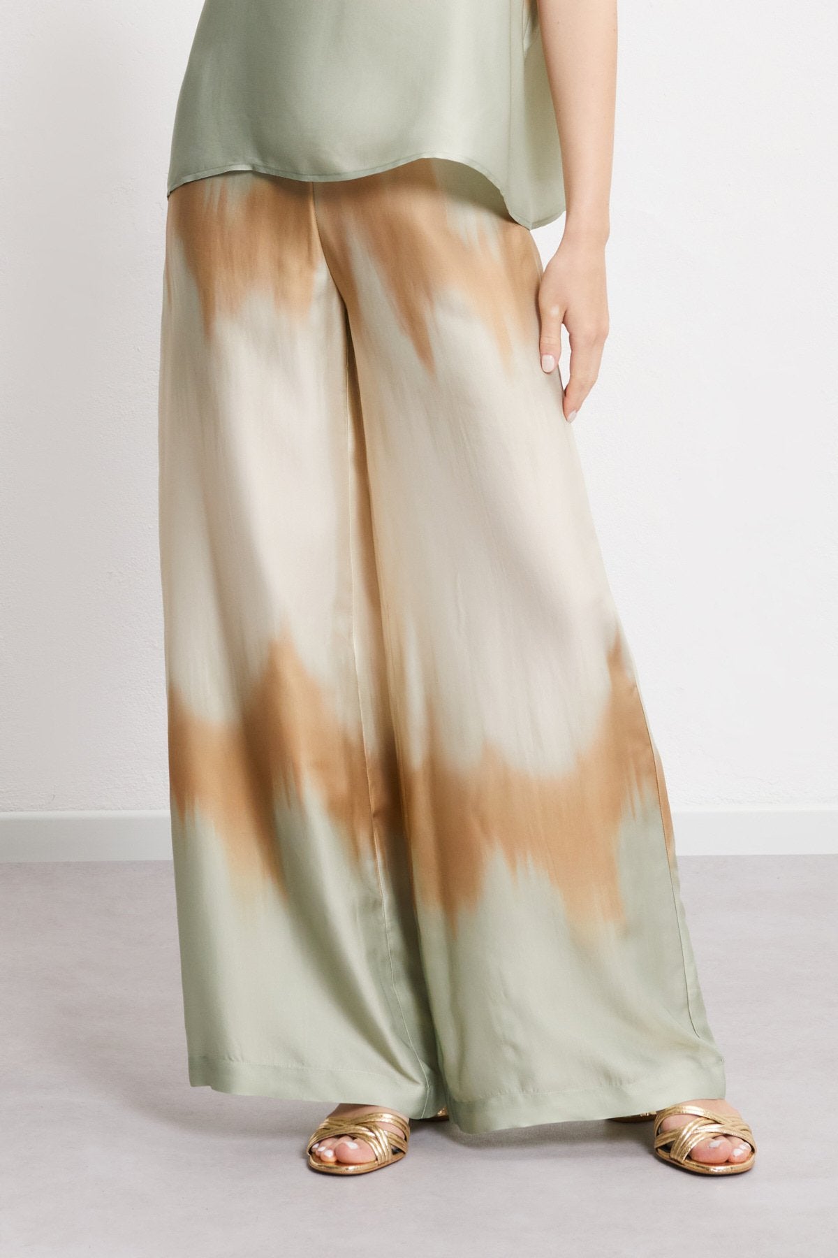 Foto di PANTALONE Donna OTTOD'AME TP98482337 - Categoria: | Brand: OTTOD'AME