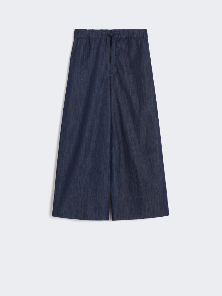 PANTALONE DENIM
Tessuto 100% Cotone
Fodera 96% Cotone, 04% Elastan DONNA TIMELESS JOUR001