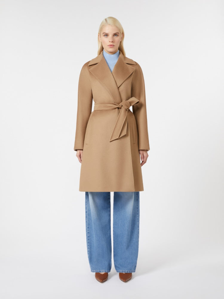 Foto di CAPPOTTO
Tessuto 100% Lana vergine Ovis aries aries
Fodera 100% Viscosa DONNA MAXMARA STUDIO DRAVENNA006 - Categoria: | Brand: MAXMARA STUDIO