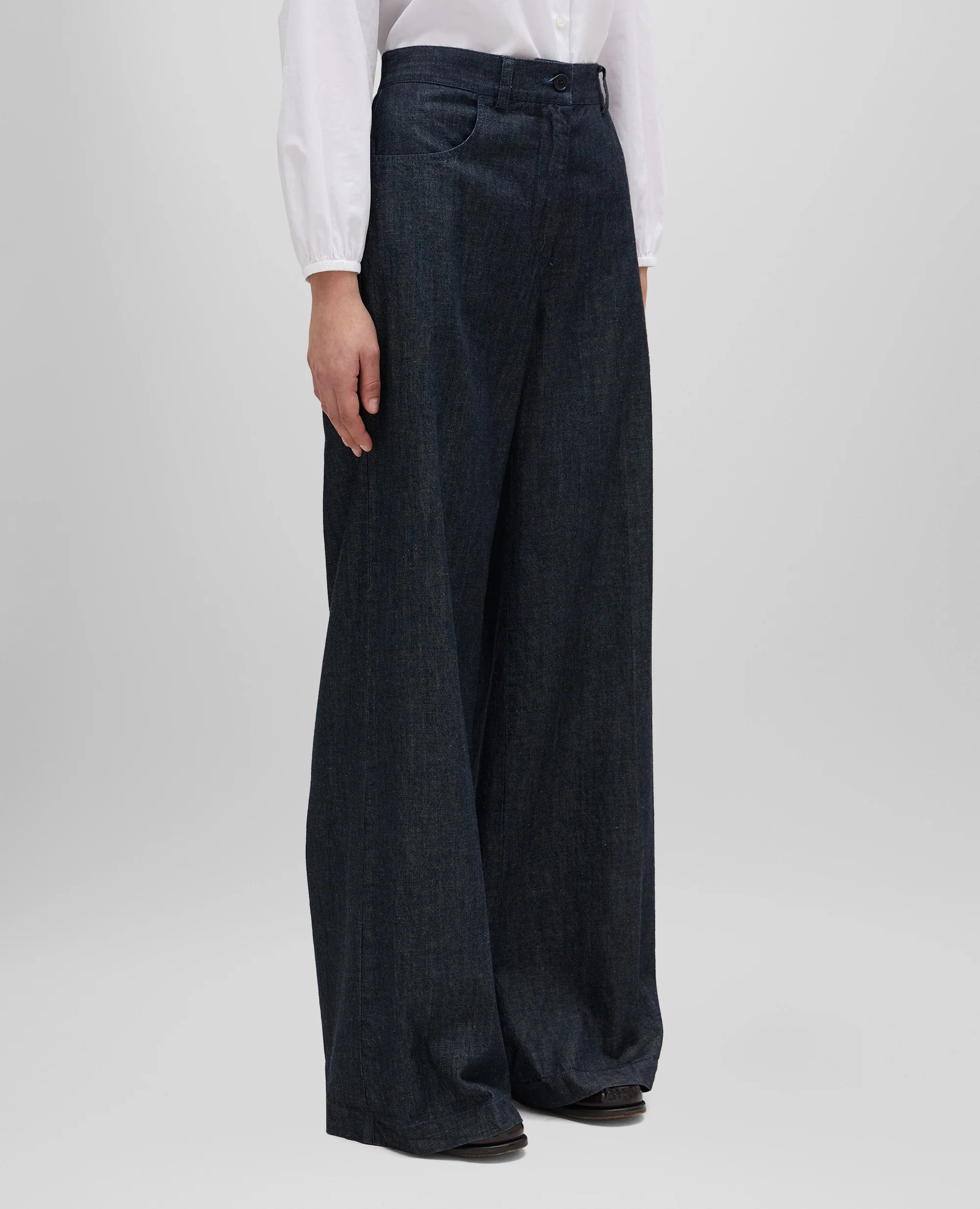 Foto di PANTALONE Donna ASPESI G 0156 G857 A9 - Categoria: PANTALONI LUNGHI DONNA | Brand: ASPESI