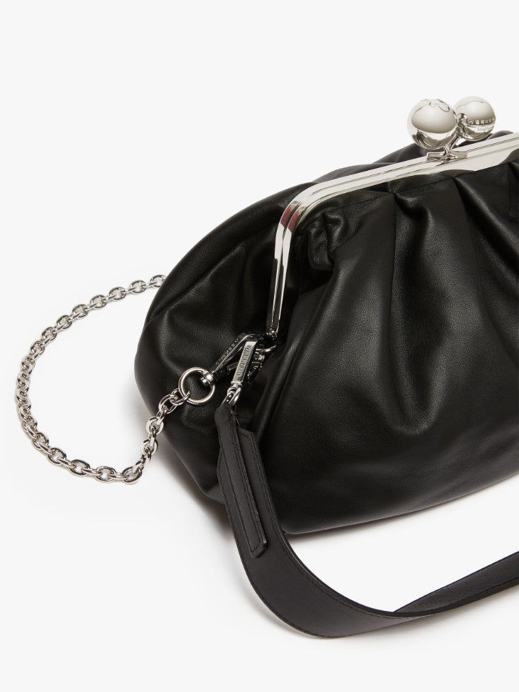 BORSA
Borsa in pelle di Montone Ovis aries aries ALGERIA
Fodera in 100%Poliestere DONNA WEEKEND MaxMara CUBICO007
