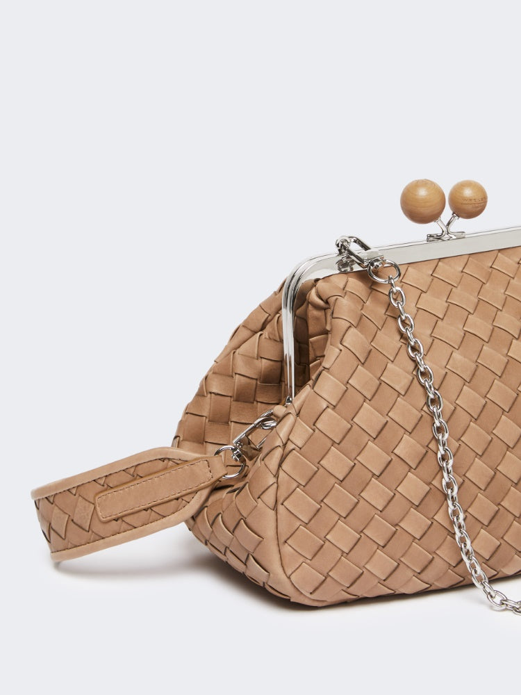 Foto di BORSA
Borsa in pelle di Bovino Bos taurus INDIA
Fodera in 100%Poliestere DONNA WEEKEND MaxMara PANCIA001 - Categoria: | Brand: WEEKEND MaxMara