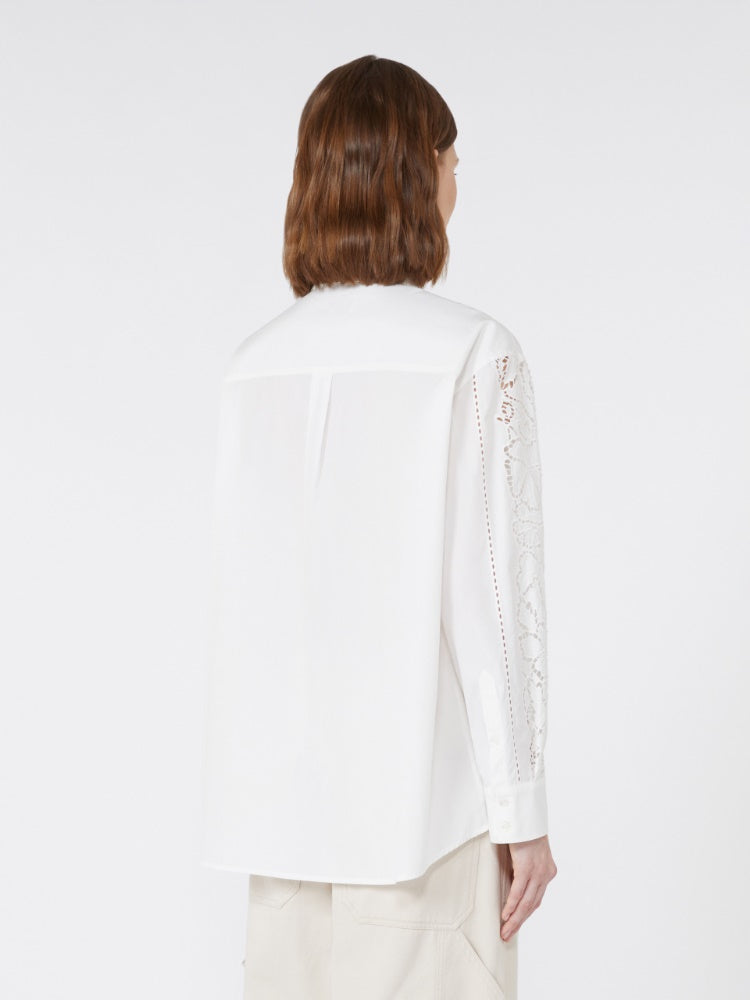 BLUSA
Tessuto 100% Cotone
Filo ricamo 100% Poliestere DONNA WEEKEND MaxMara ELMI004