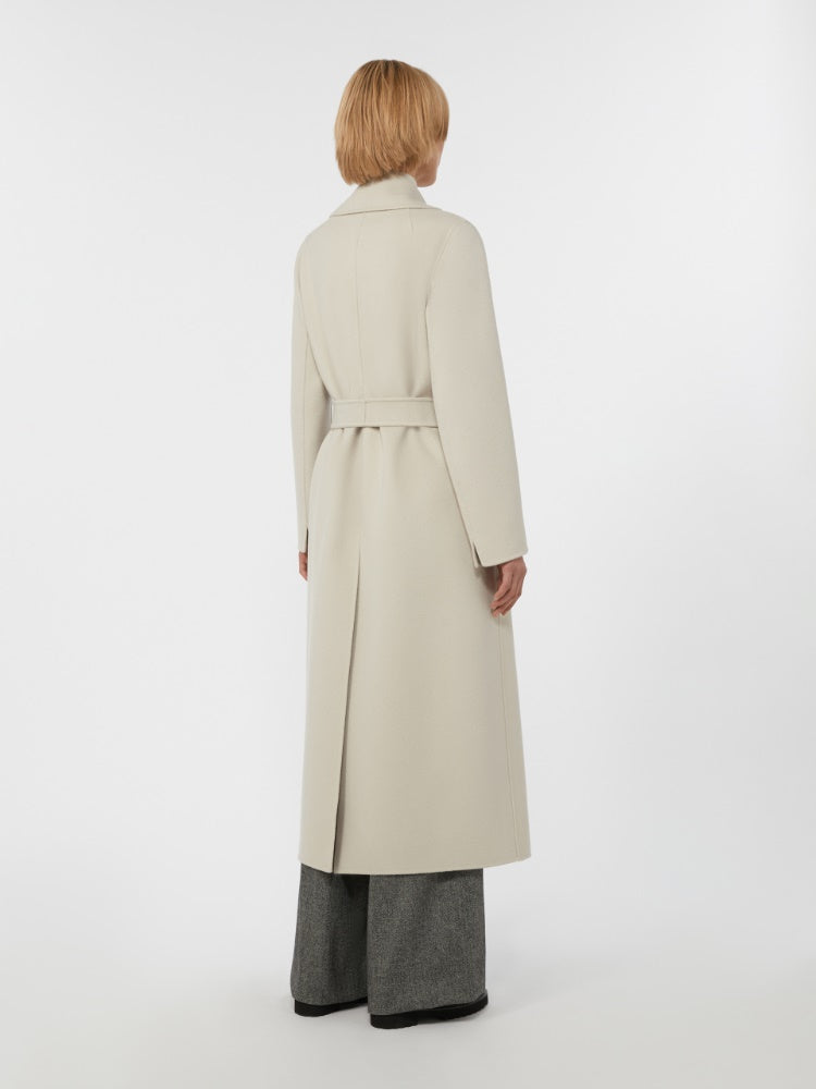 Foto di CAPPOTTO
Tessuto 100% Lana vergine Ovis aries aries
- Escluso filo di legatura
Fodera 100% Seta DONNA S MAXMARA POLDO031 - Categoria: | Brand: S MAXMARA