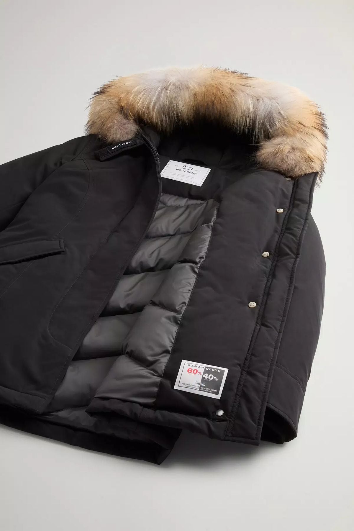 Foto di Donna WOOLRICH CFWWOU0538FRUT0001 - Categoria: ARCTIC RACCOON PARKA | Brand: WOOLRICH