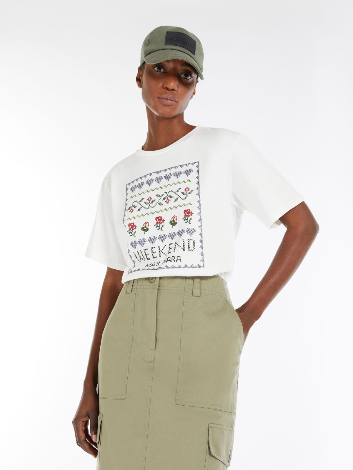 Foto di T-SHIRT M/M Donna WEEKEND MaxMara CABINA 01 - Categoria: T-Shirt e Polo | Brand: WEEKEND MaxMara