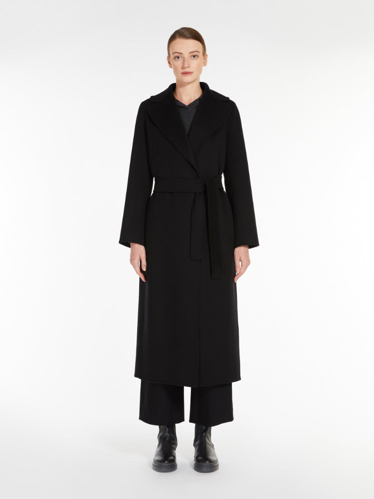 CAPPOTTO
Tessuto 100% Lana vergine Ovis aries aries
- Escluso filo di legatura
Fodera 100% Seta DONNA S MAXMARA POLDO013