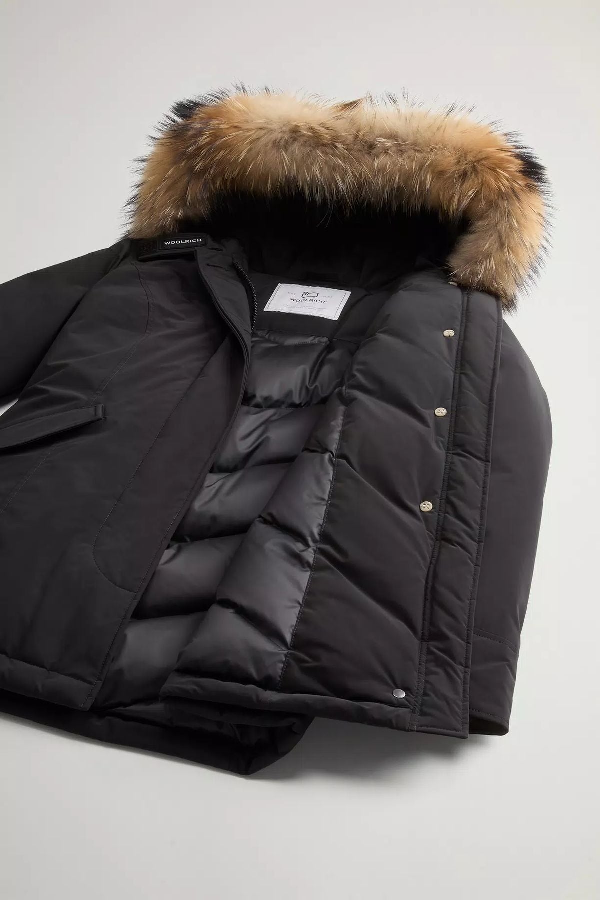 Foto di Donna WOOLRICH CFWWOU0652FRUT3128 - Categoria: LUXURY ARCTIC RACCOON PARKA | Brand: WOOLRICH