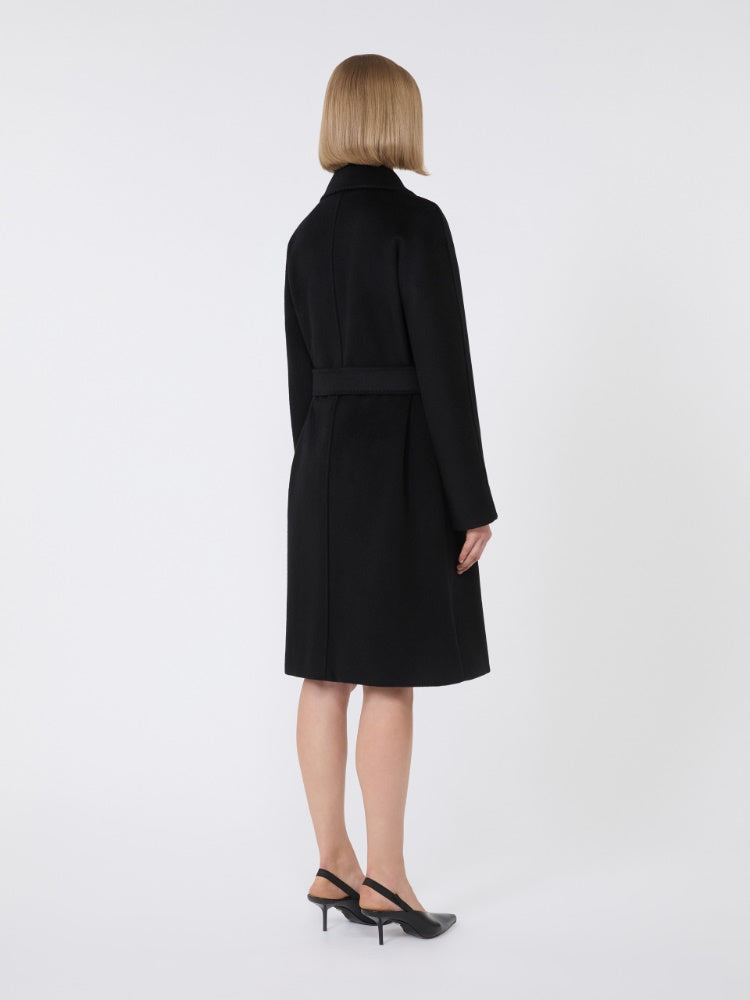 CAPPOTTO
Tessuto 100% Lana vergine Ovis aries aries
Fodera 100% Viscosa DONNA MAXMARA STUDIO DRAVENNA013