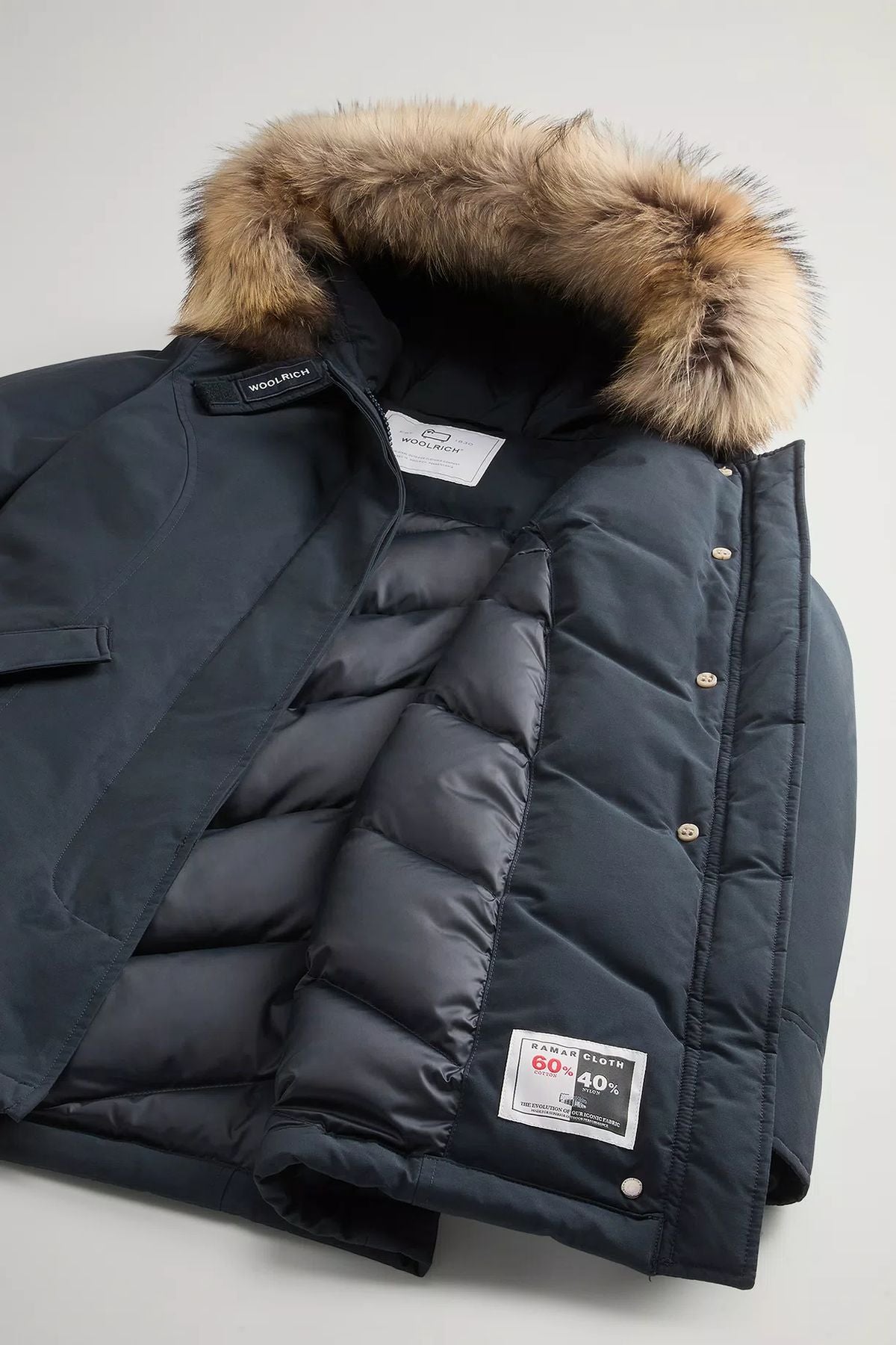 Foto di Donna WOOLRICH CFWWOU0538FRUT0001 - Categoria: ARCTIC RACCOON PARKA | Brand: WOOLRICH