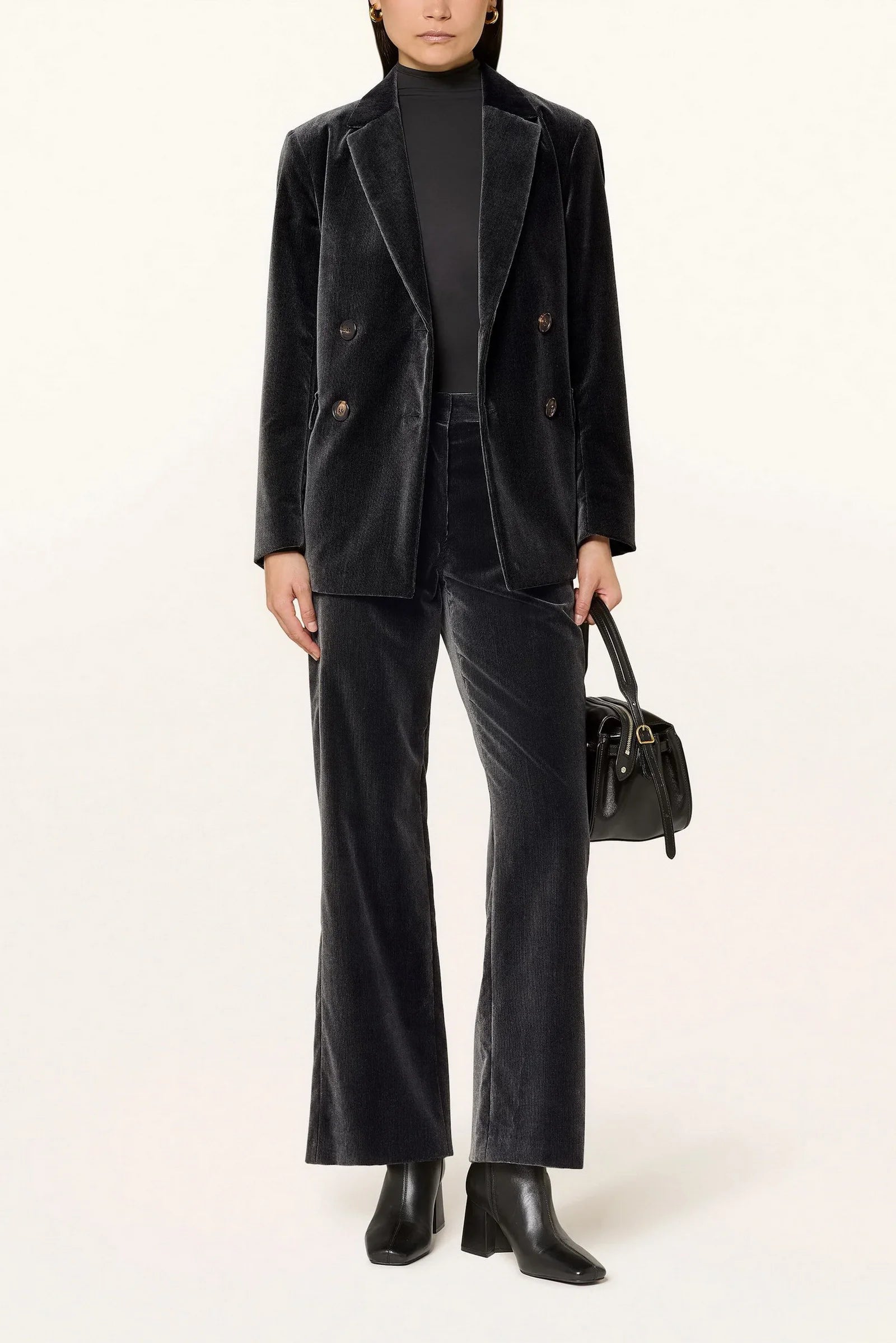 GIACCA
Tessuto 100% Cotone
Fodera 100% Cupro DONNA S MAXMARA PRISCA001