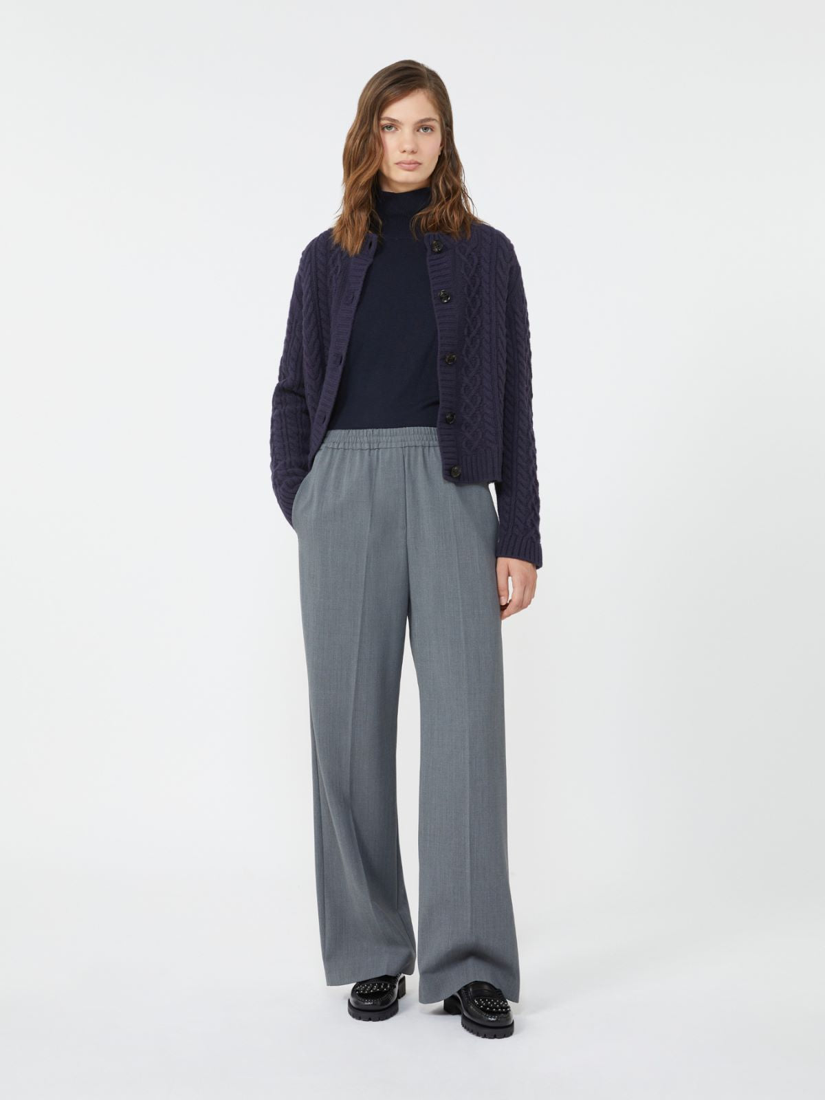 PANTALONE
Tessuto 53% Poliestere, 43% Lana vergine Ovis aries aries, 04% Elastan DONNA WEEKEND MaxMara PETRA006