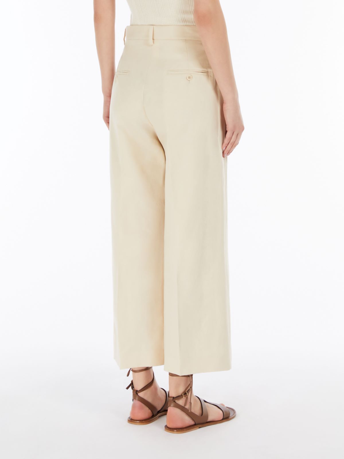 Foto di PANTALONE Donna WEEKEND MaxMara ZIRCONE 16 - Categoria: Pantaloni | Brand: WEEKEND MaxMara