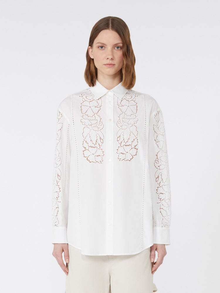 BLUSA
Tessuto 100% Cotone
Filo ricamo 100% Poliestere DONNA WEEKEND MaxMara ELMI004