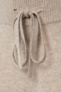 PANTALONE IN MAGLIA
Filato in maglia 80% Lana Ovis aries aries, 20% Cashmere Capra hircus hircus Cina DONNA WEEKEND MaxMara JOSEF003