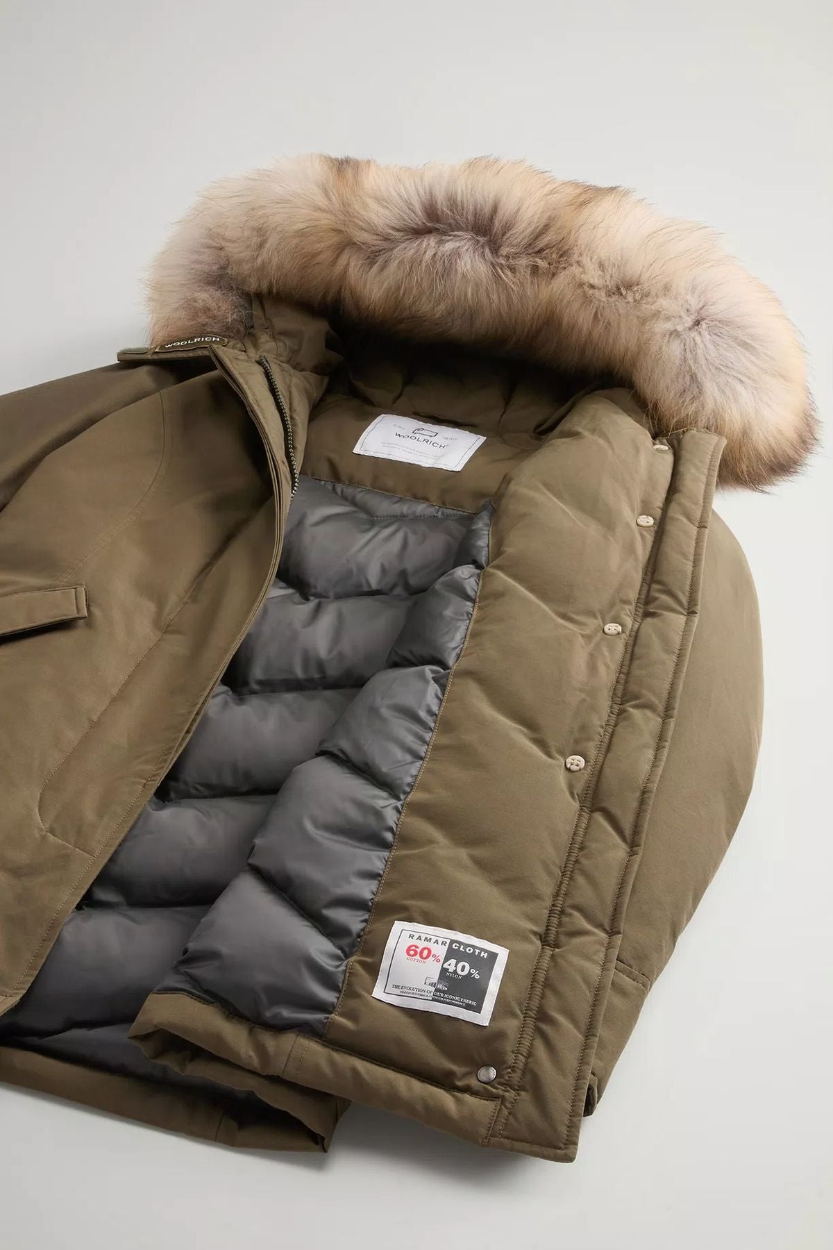 Foto di Donna WOOLRICH CFWWOU0538FRUT0001 - Categoria: ARCTIC RACCOON PARKA | Brand: WOOLRICH