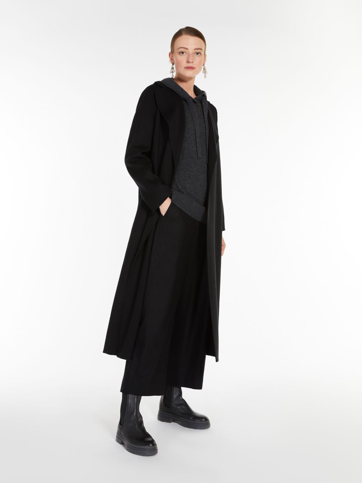 CAPPOTTO
Tessuto 100% Lana vergine Ovis aries aries
- Escluso filo di legatura
Fodera 100% Seta DONNA S MAXMARA POLDO013
