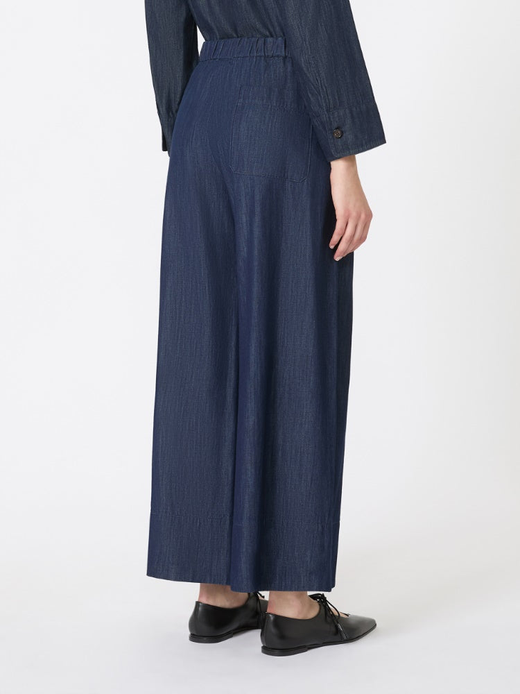PANTALONE DENIM
Tessuto 100% Cotone
Fodera 96% Cotone, 04% Elastan DONNA TIMELESS JOUR001
