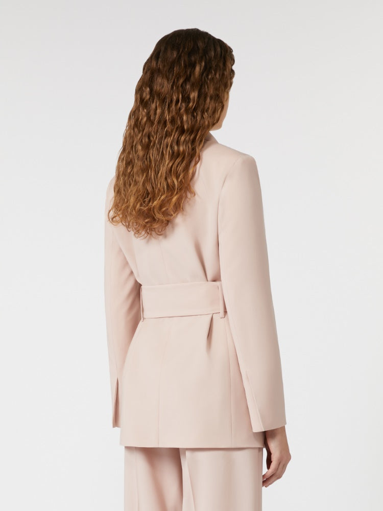 GIACCA
Tessuto 100% Lana vergine Ovis aries aries
Fodera 50% Acetato, 50% Viscosa
Fodera maniche 65% Acetato, 31% Poliammide, 04% Elastan DONNA WEEKEND MaxMara TESO004
