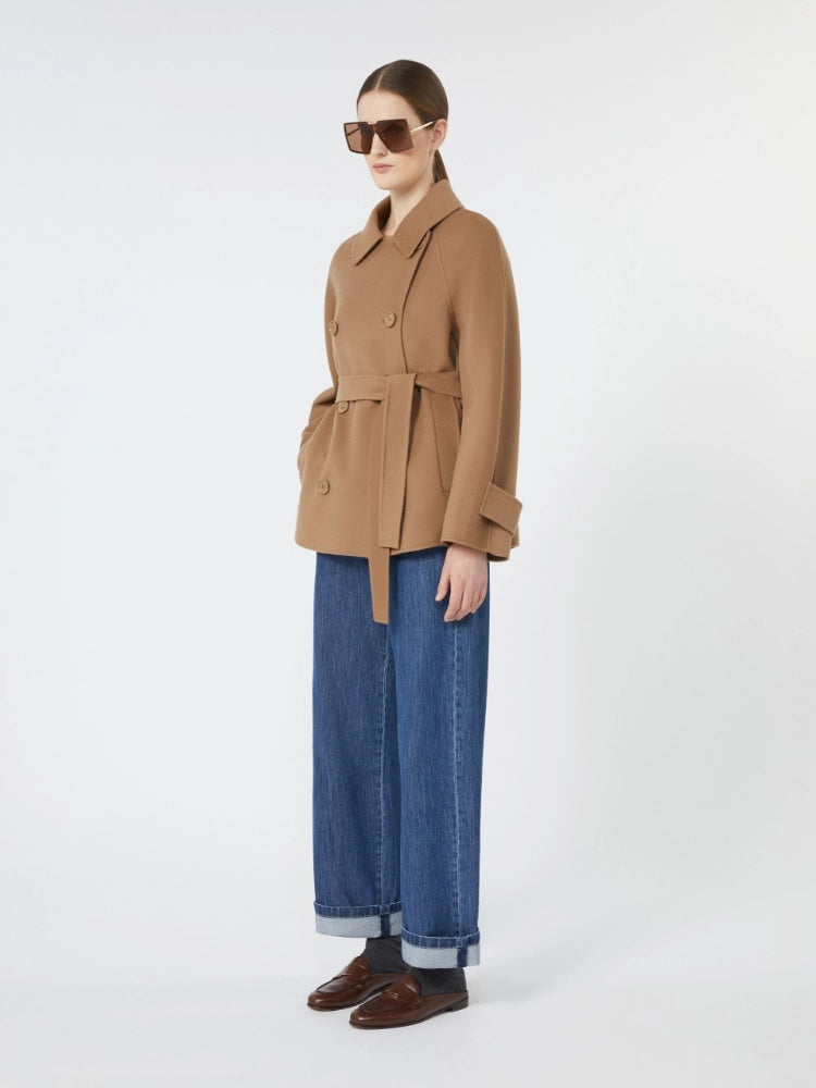 GIACCONE
Tessuto 100% Lana vergine Ovis aries aries
- Escluso filo di legatura DONNA S MAXMARA LOUIS045