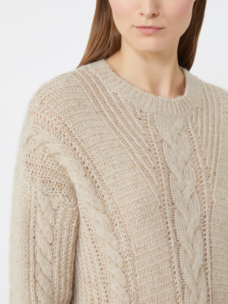 MAGLIA
Filato in maglia 55% Poliammide, 39% Alpaca Vicugna pacos Peru', 06% Fibra metallizzata DONNA MAXMARA STUDIO CRASSO001