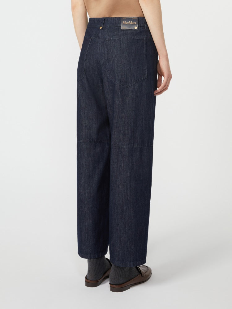 PANTALONE DENIM
Tessuto 93% Cotone, 07% Kapok DONNA S MAXMARA JOHN001