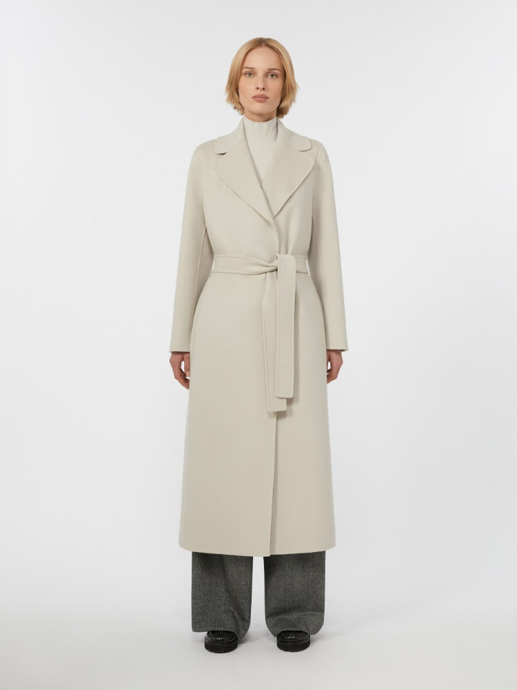 Foto di CAPPOTTO
Tessuto 100% Lana vergine Ovis aries aries
- Escluso filo di legatura
Fodera 100% Seta DONNA S MAXMARA POLDO031 - Categoria:  | Brand: S MAXMARA