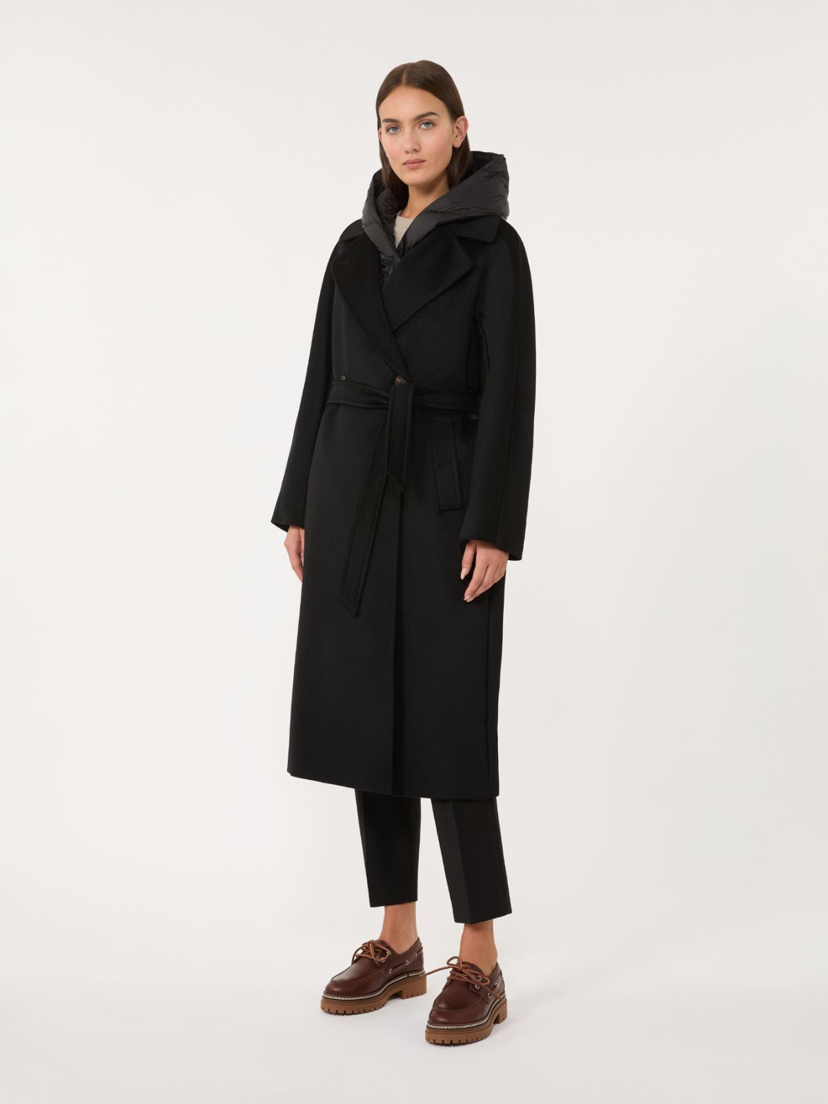 CAPPOTTO
Tessuto 100% Lana vergine Ovis aries aries
Fodera 50% Acetato, 50% Viscosa DONNA WEEKEND MaxMara RESINA013