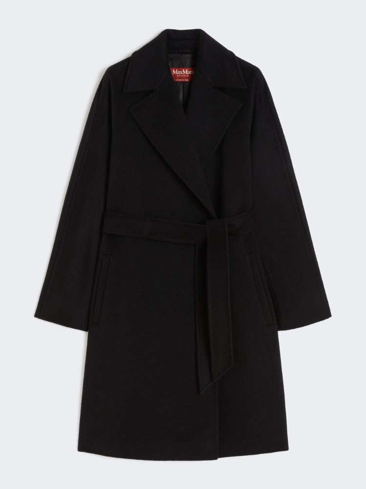 CAPPOTTO
Tessuto 100% Lana vergine Ovis aries aries
Fodera 100% Viscosa DONNA MAXMARA STUDIO DRAVENNA013