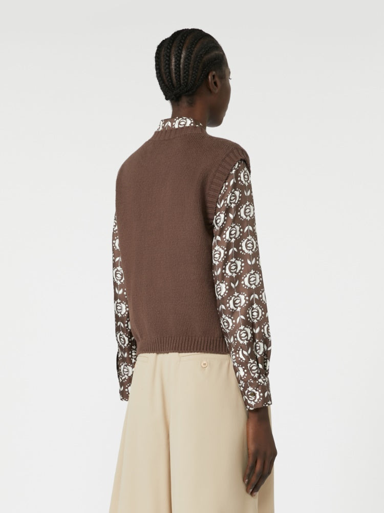 GILET IN MAGLIA
Filato in maglia 60% Cotone, 40% Acrilica DONNA WEEKEND MaxMara CAPRARA011