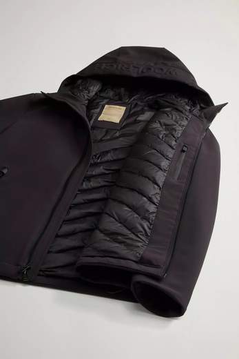 Foto di GIUBBINO Uomo WOOLRICH CFWOOU1047MRUT3496. - Categoria: PACIFIC SOFT SHELL JACKET | Brand: WOOLRICH