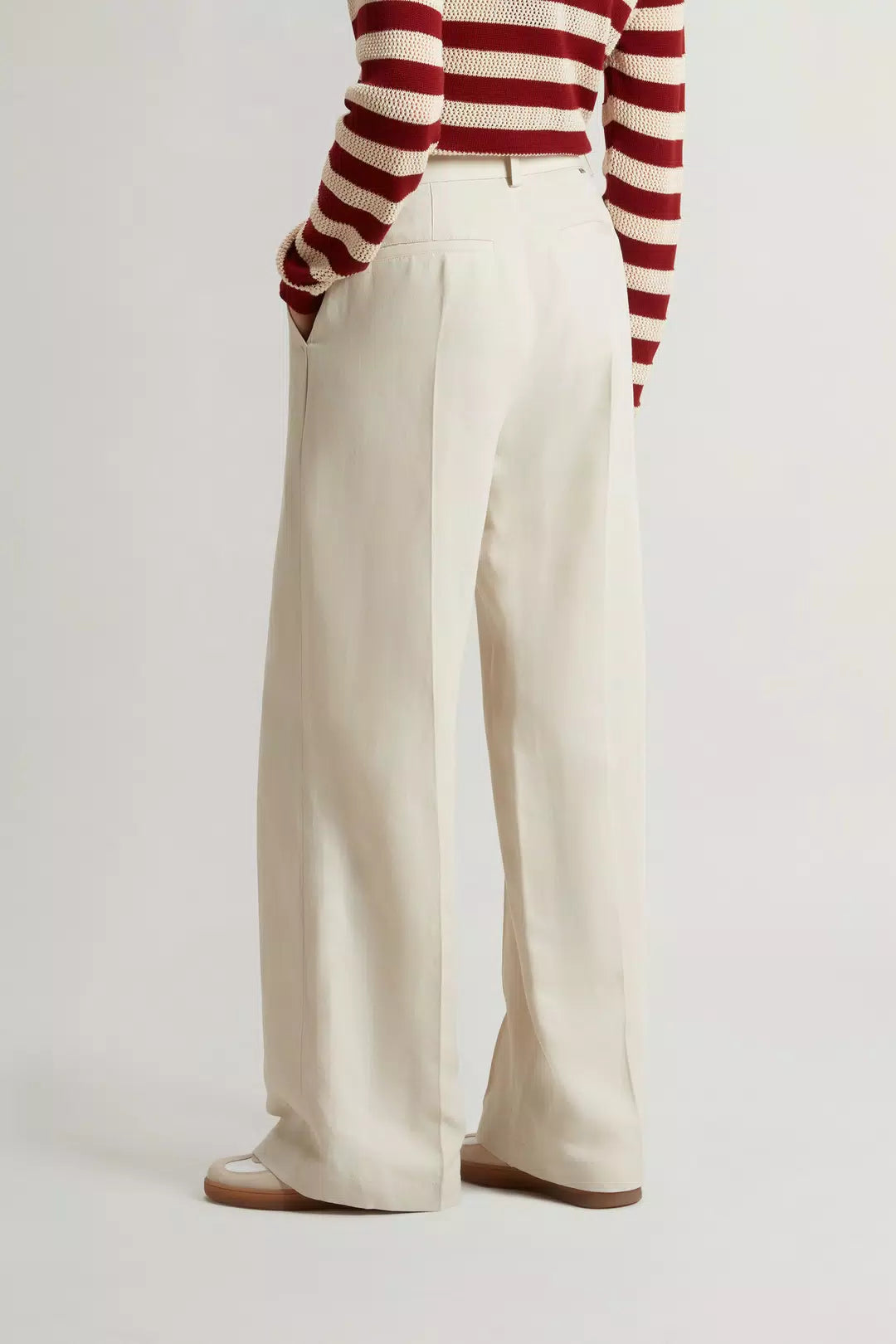 Foto di PANTALONE DONNA WOOLRICH CFWWTR0220FRUT3043 - Categoria:  | Brand: WOOLRICH
