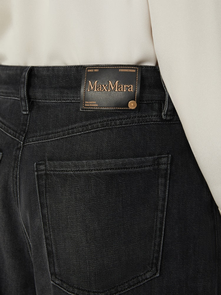 PANTALONE DENIM
Tessuto 68% Cotone, 32% Viscosa DONNA S MAXMARA LUSSO001