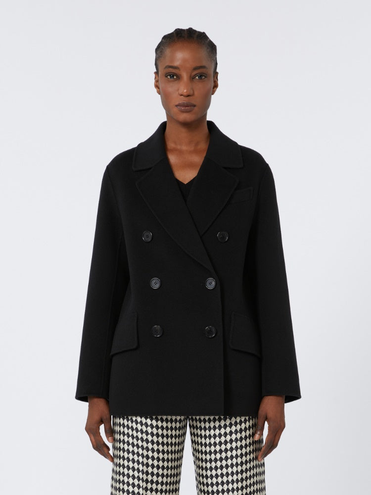 Foto di GIACCA
Tessuto 100% Lana vergine Ovis aries aries
- Escluso filo di legatura
Fodera 100% Seta DONNA S MAXMARA LUKAS013 - Categoria:  | Brand: S MAXMARA