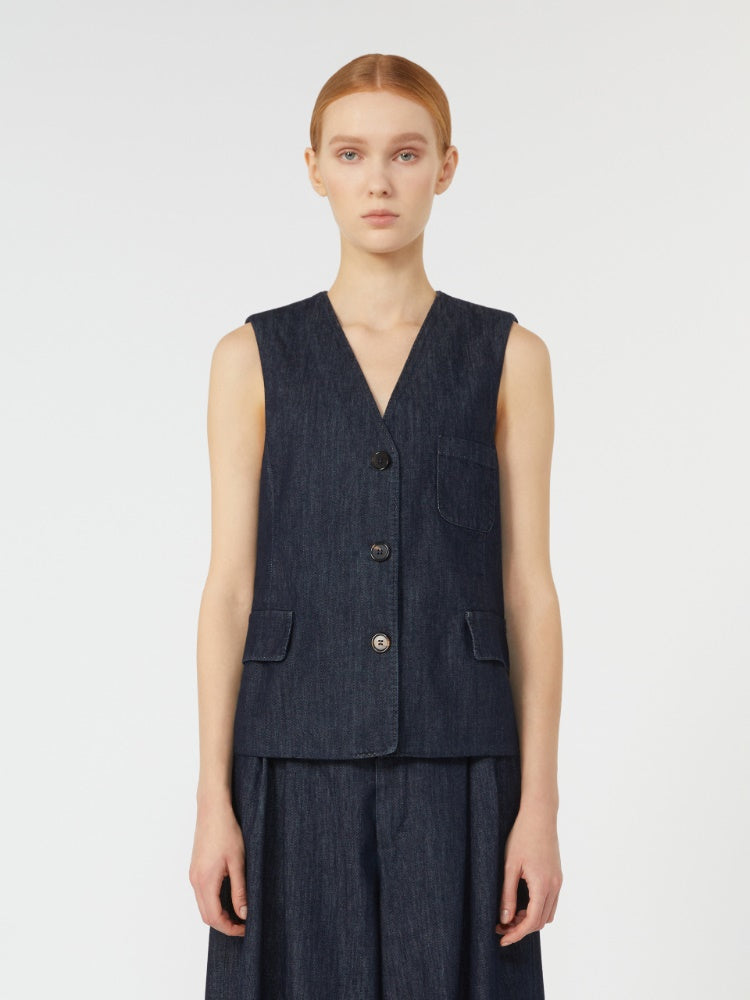 GILET
Tessuto 93% Cotone, 07% Kapok
Fodera 92% Cotone, 08% Poliammide DONNA S MAXMARA CINZIA001